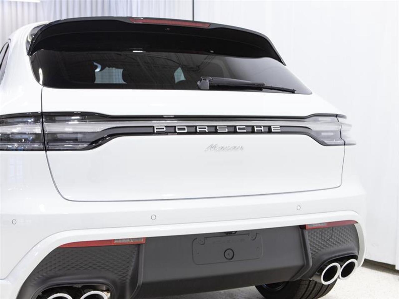 2025 Porsche Macan AWD Photo