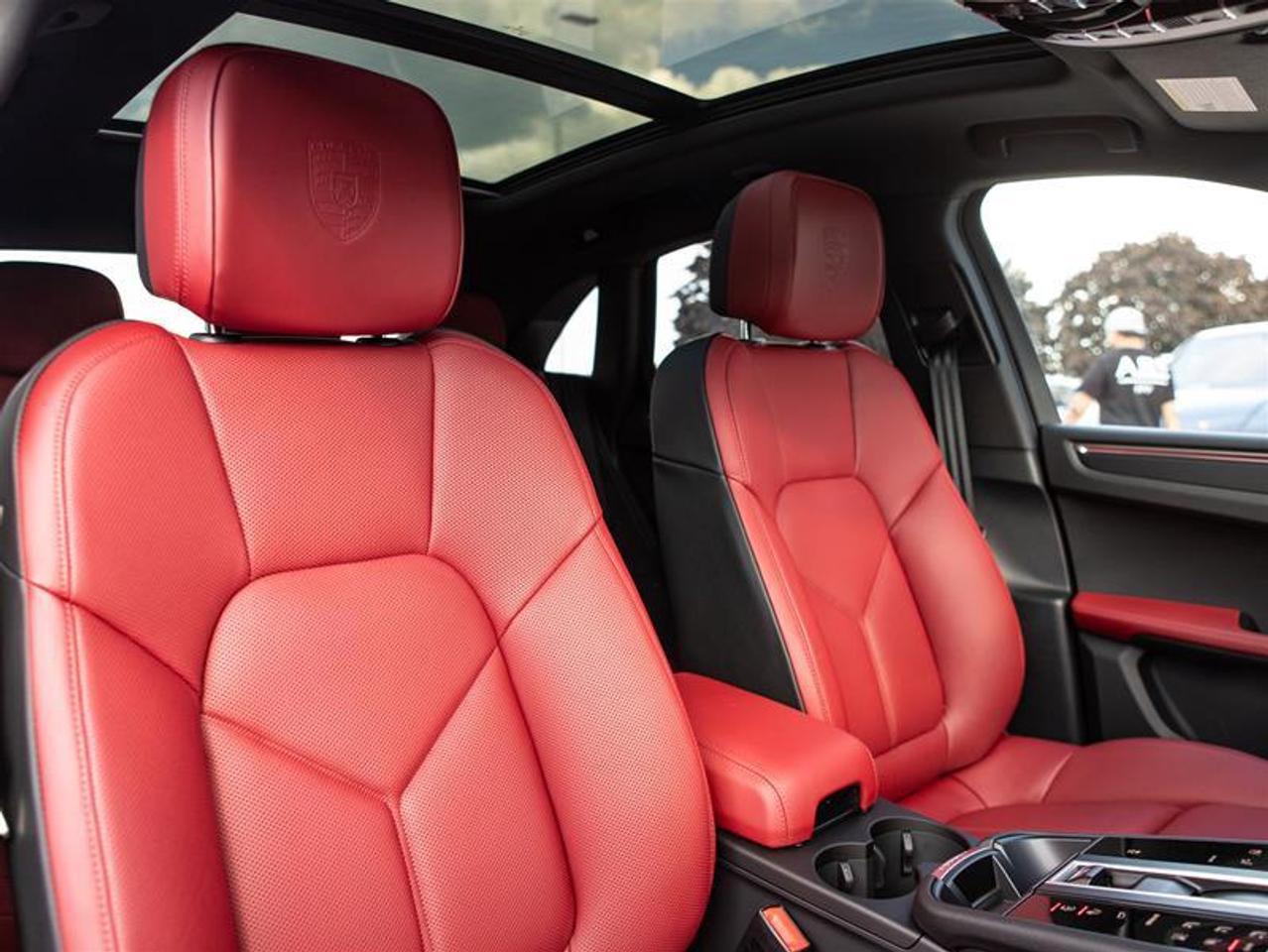 2025 Porsche Macan AWD Photo