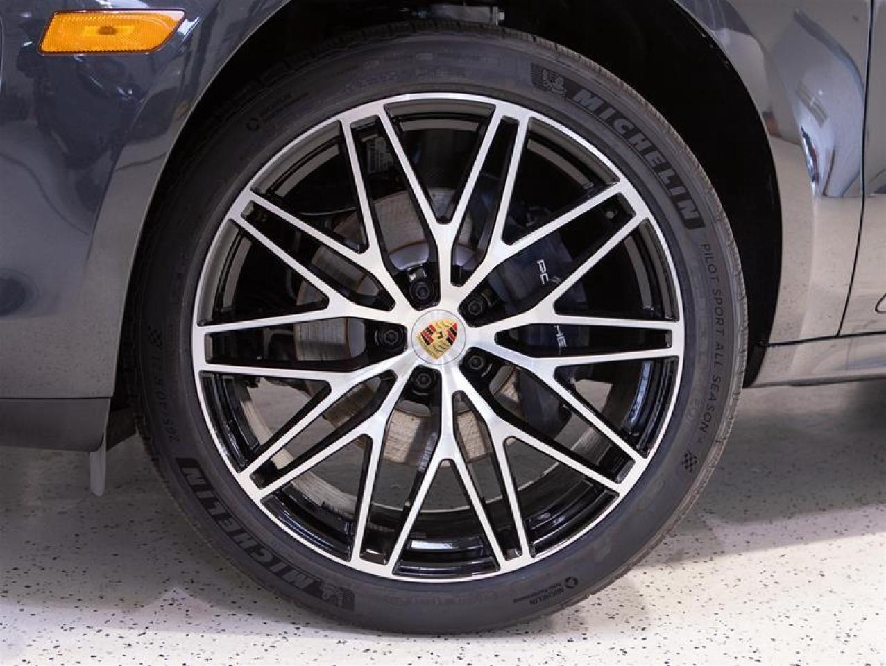 2025 Porsche Macan T AWD Photo