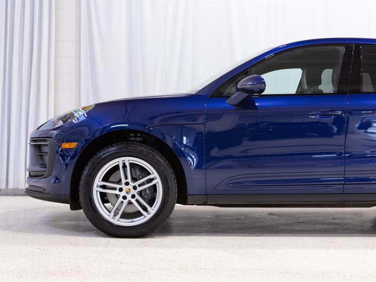 2024 Porsche Macan AWD Photo