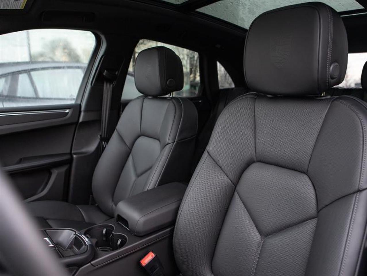 2024 Porsche Macan AWD Photo