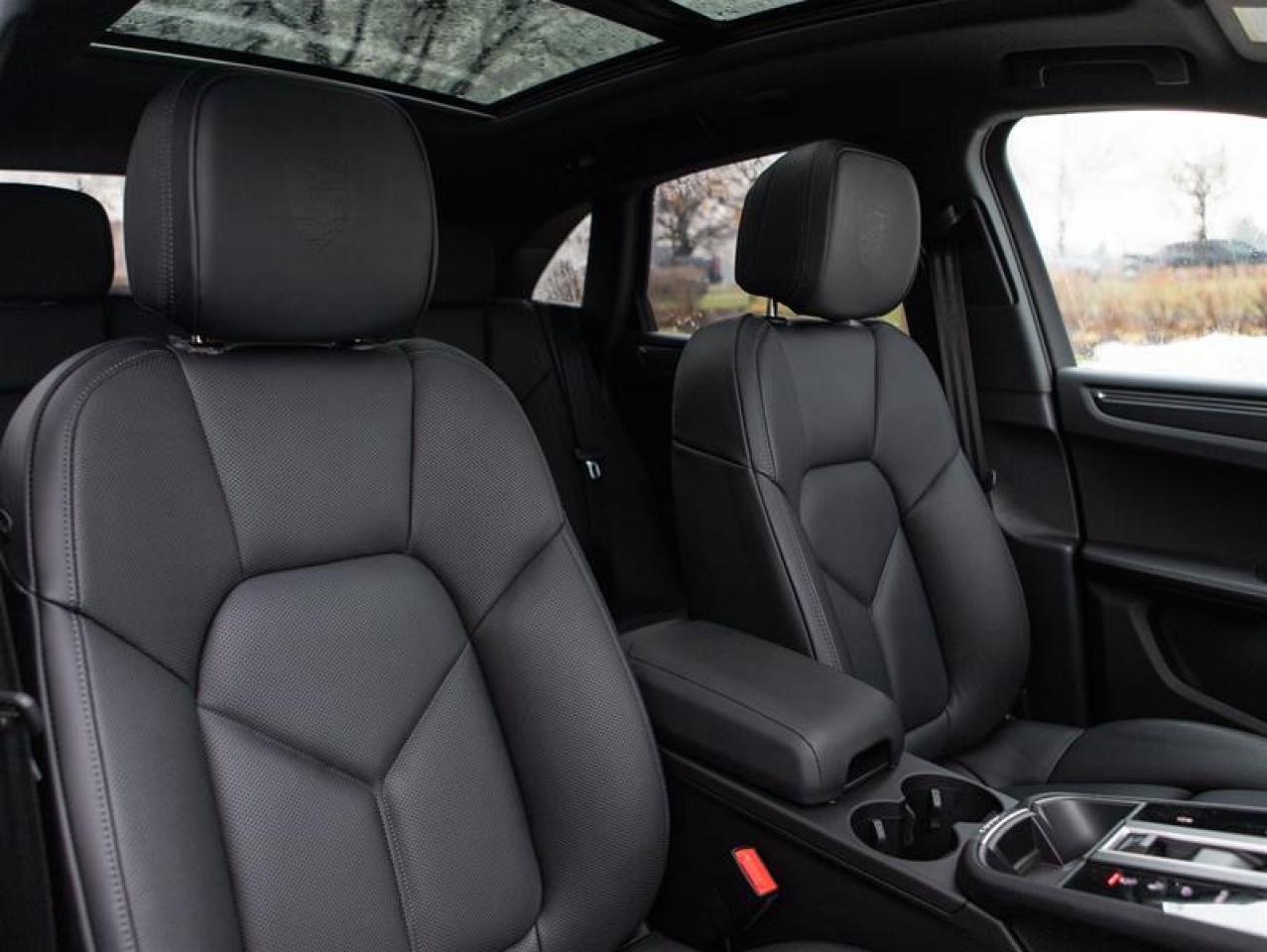 2024 Porsche Macan AWD Photo