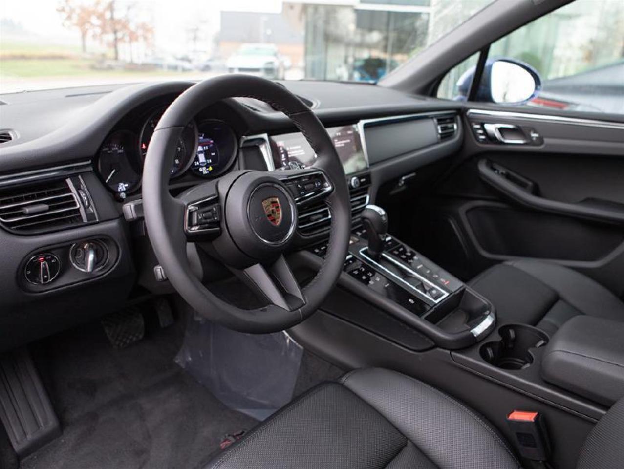 2024 Porsche Macan AWD Photo