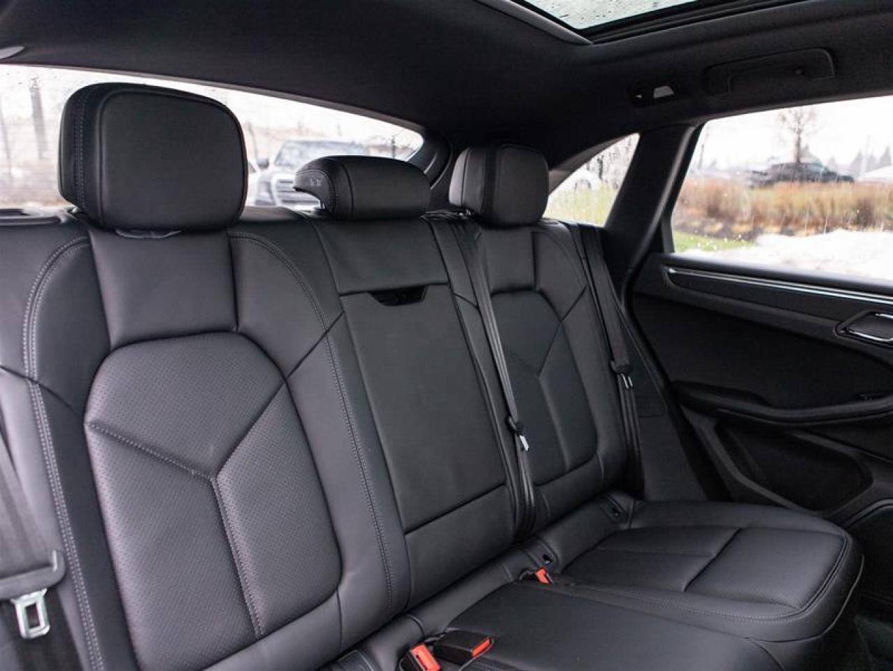 2024 Porsche Macan AWD Photo