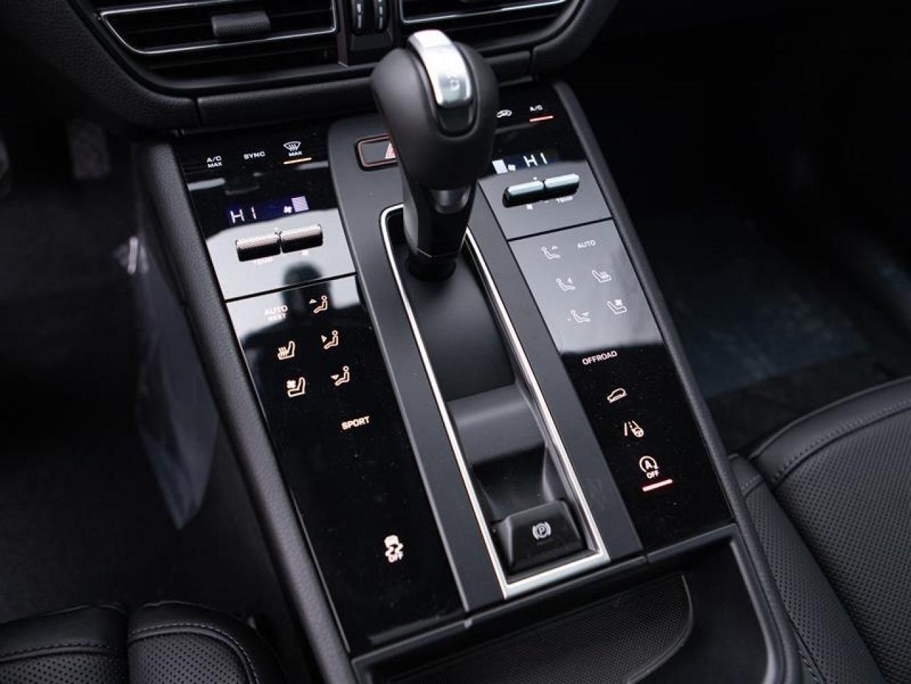 2024 Porsche Macan AWD Photo