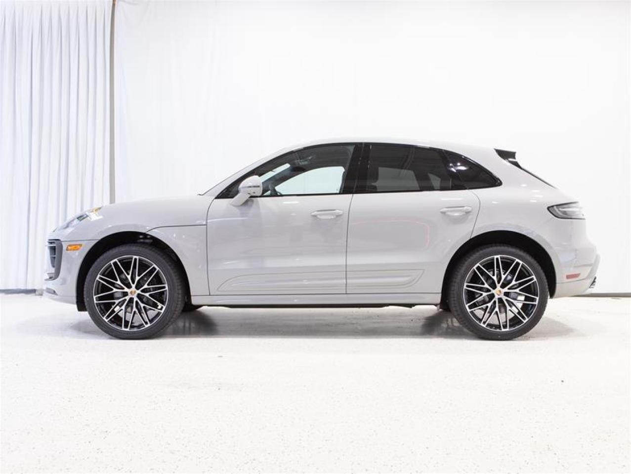 2025 Porsche Macan AWD Photo4