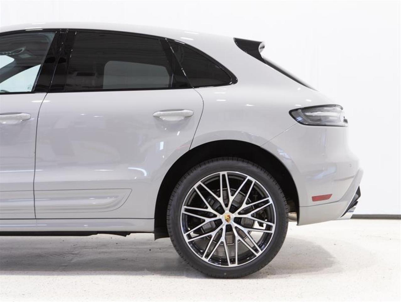 2025 Porsche Macan AWD Photo