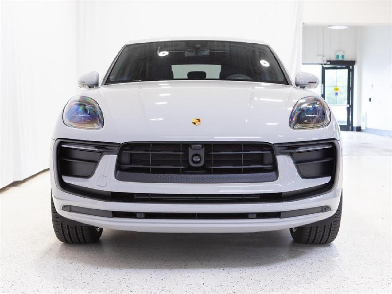 2025 Porsche Macan AWD Photo