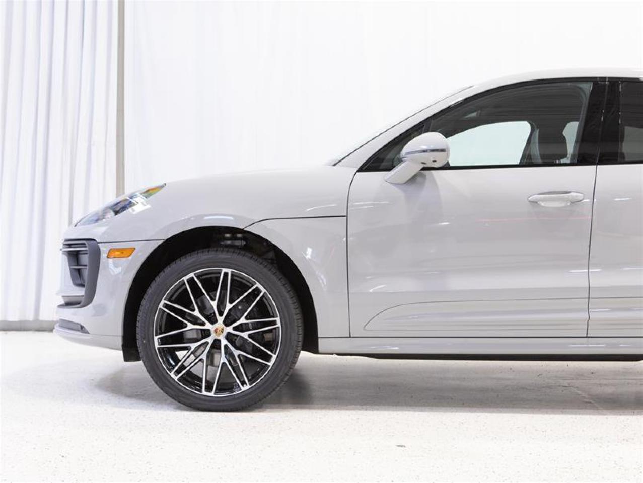 2025 Porsche Macan AWD Photo