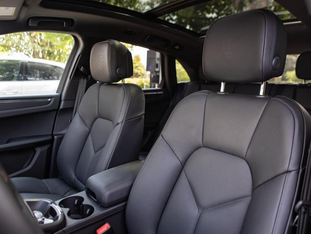 2025 Porsche Macan AWD Photo