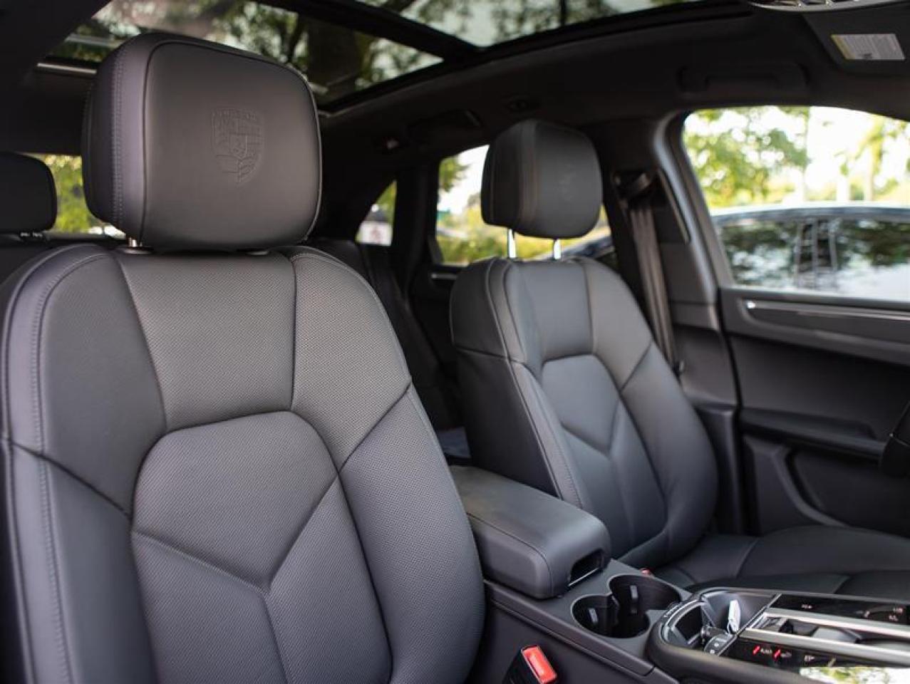 2025 Porsche Macan AWD Photo