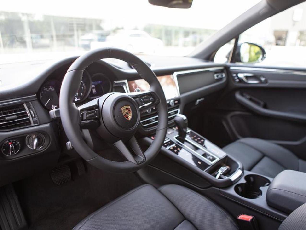 2025 Porsche Macan AWD Photo