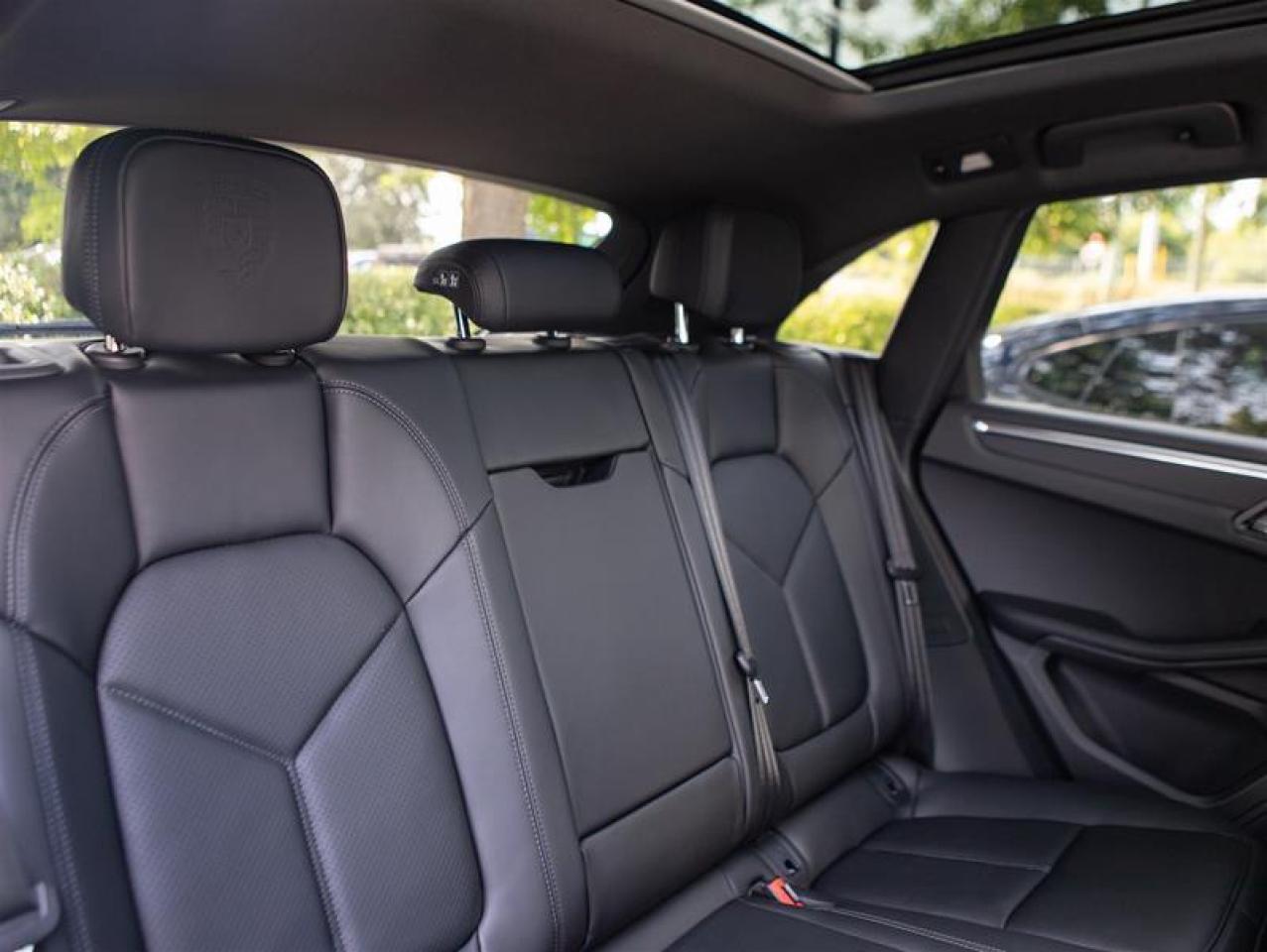 2025 Porsche Macan AWD Photo