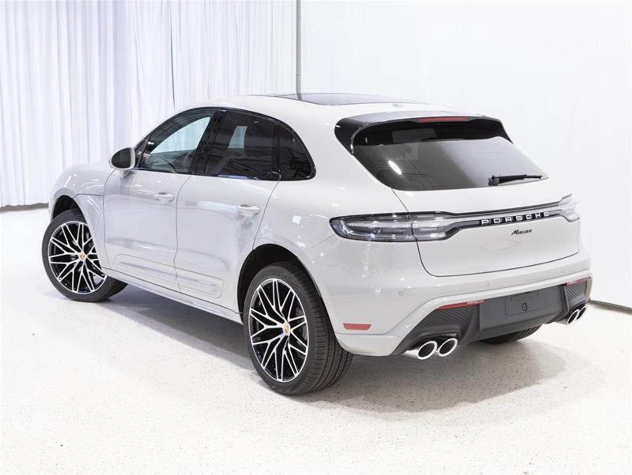 2025 Porsche Macan AWD Photo3
