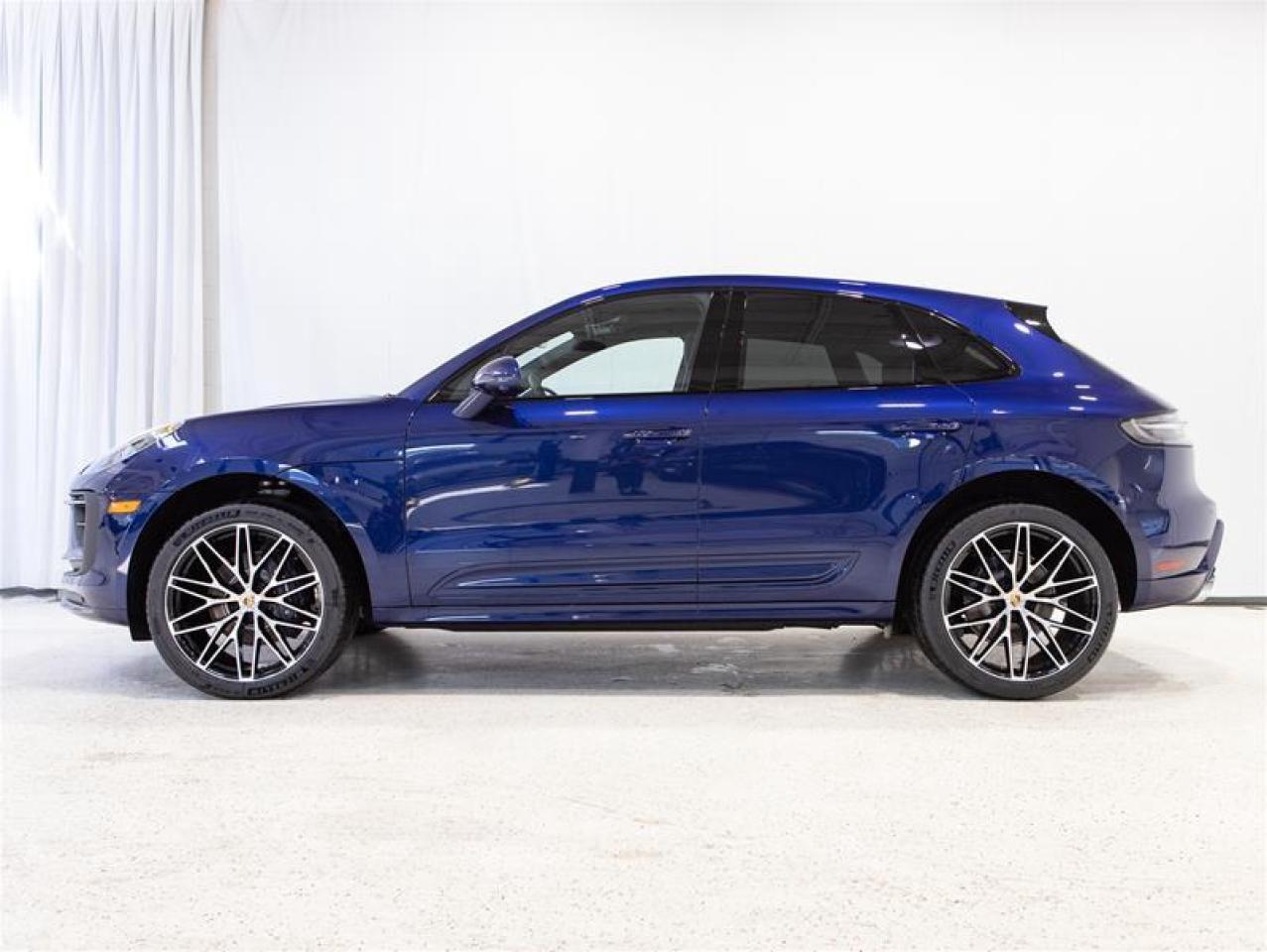 2026 Porsche Macan AWD Photo4