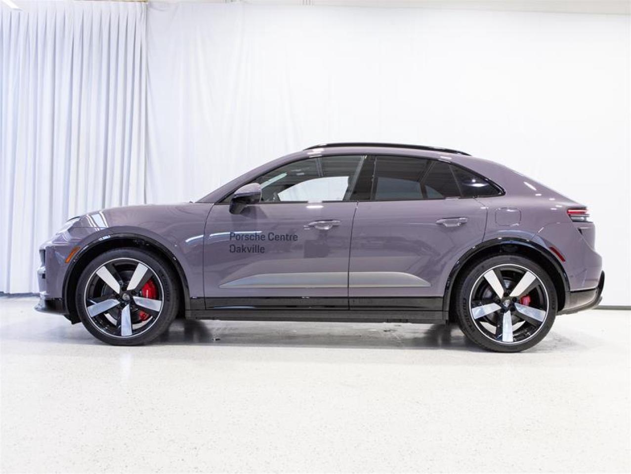 2024 Porsche Macan Electric Turbo AWD Photo