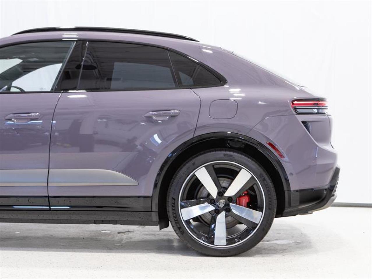 2024 Porsche Macan Electric Turbo AWD Photo