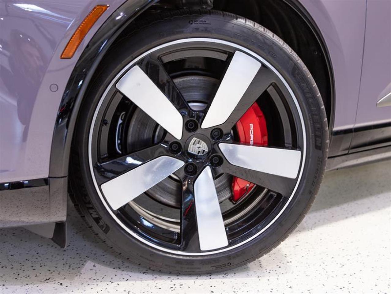 2024 Porsche Macan Electric Turbo AWD Photo