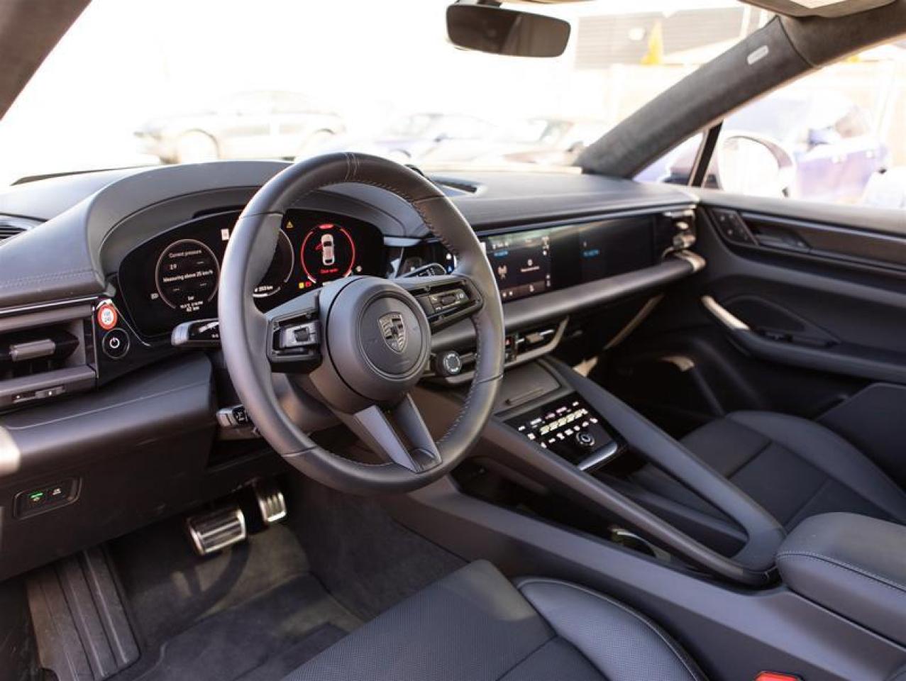 2024 Porsche Macan Electric Turbo AWD Photo