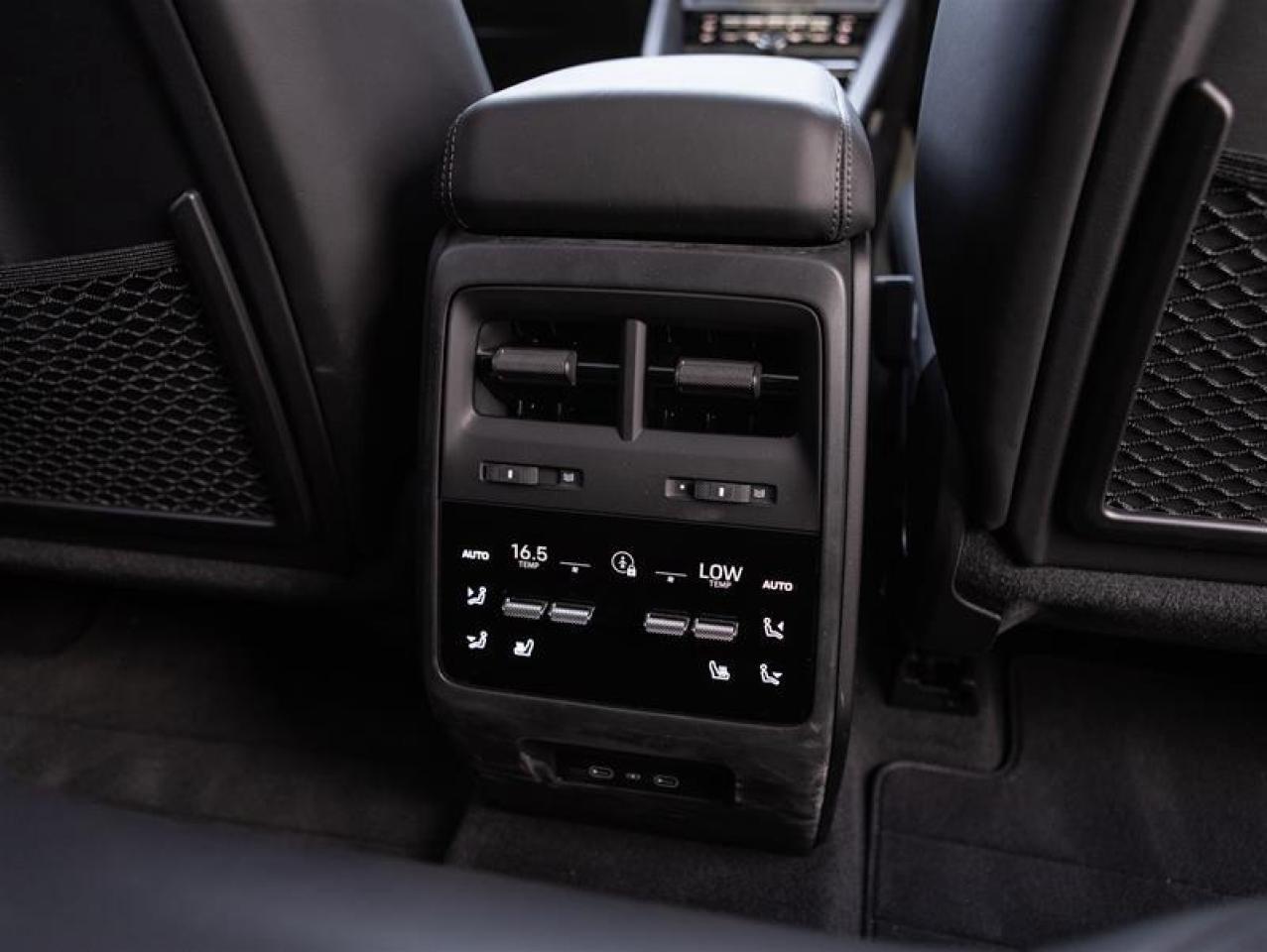 2024 Porsche Macan Electric Turbo AWD Photo