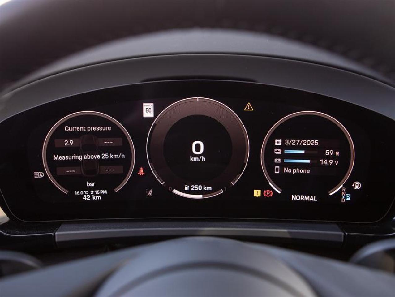 2024 Porsche Macan Electric Turbo AWD Photo