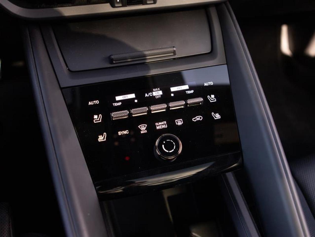 2024 Porsche Macan Electric Turbo AWD Photo