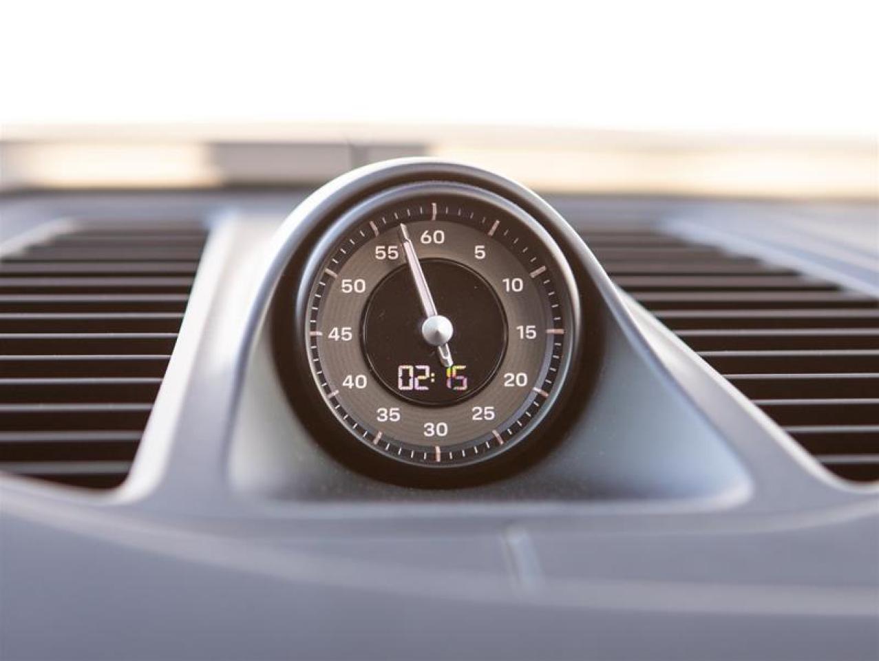 2024 Porsche Macan Electric Turbo AWD Photo