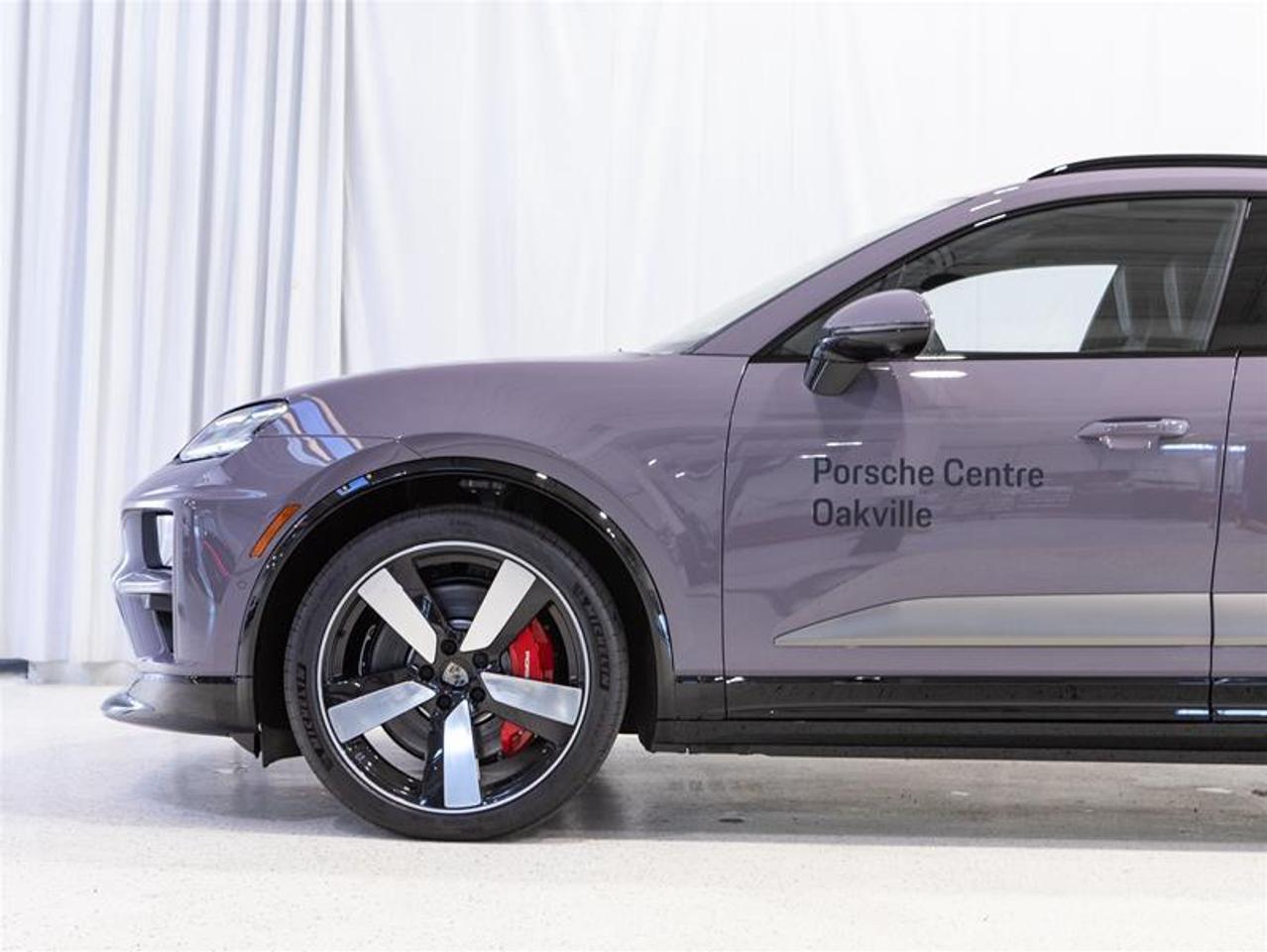 2024 Porsche Macan Electric Turbo AWD Photo4