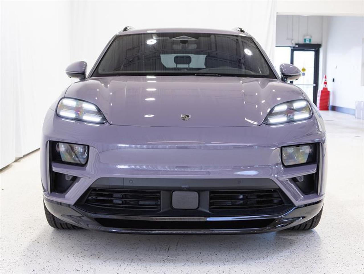 2024 Porsche Macan Electric Turbo AWD Photo
