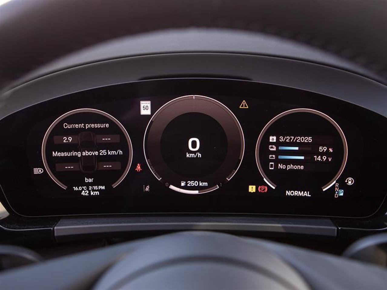 2024 Porsche Macan Electric Turbo AWD Photo