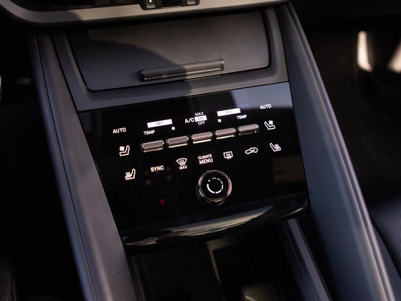 2024 Porsche Macan Electric Turbo AWD Photo