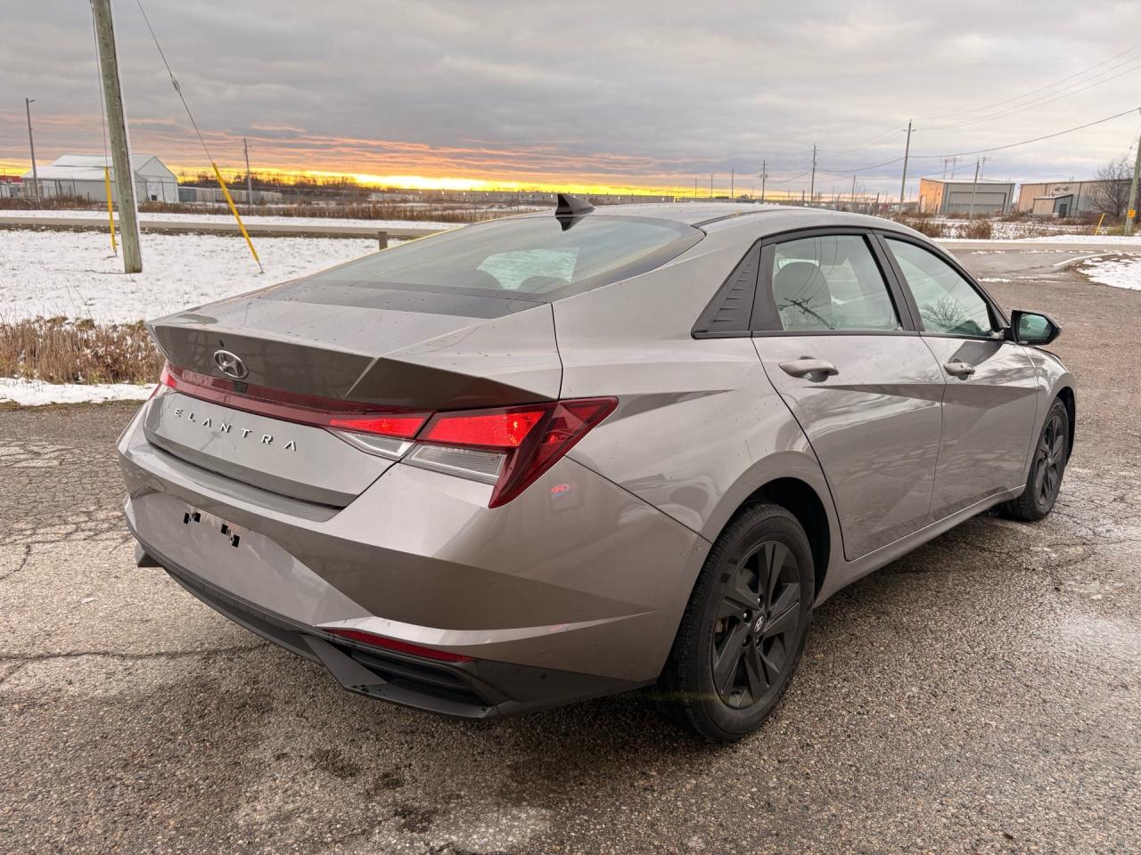 2023 Hyundai Elantra IVT, Apple Carplay, Valid Hyundai Warranty! Photo3