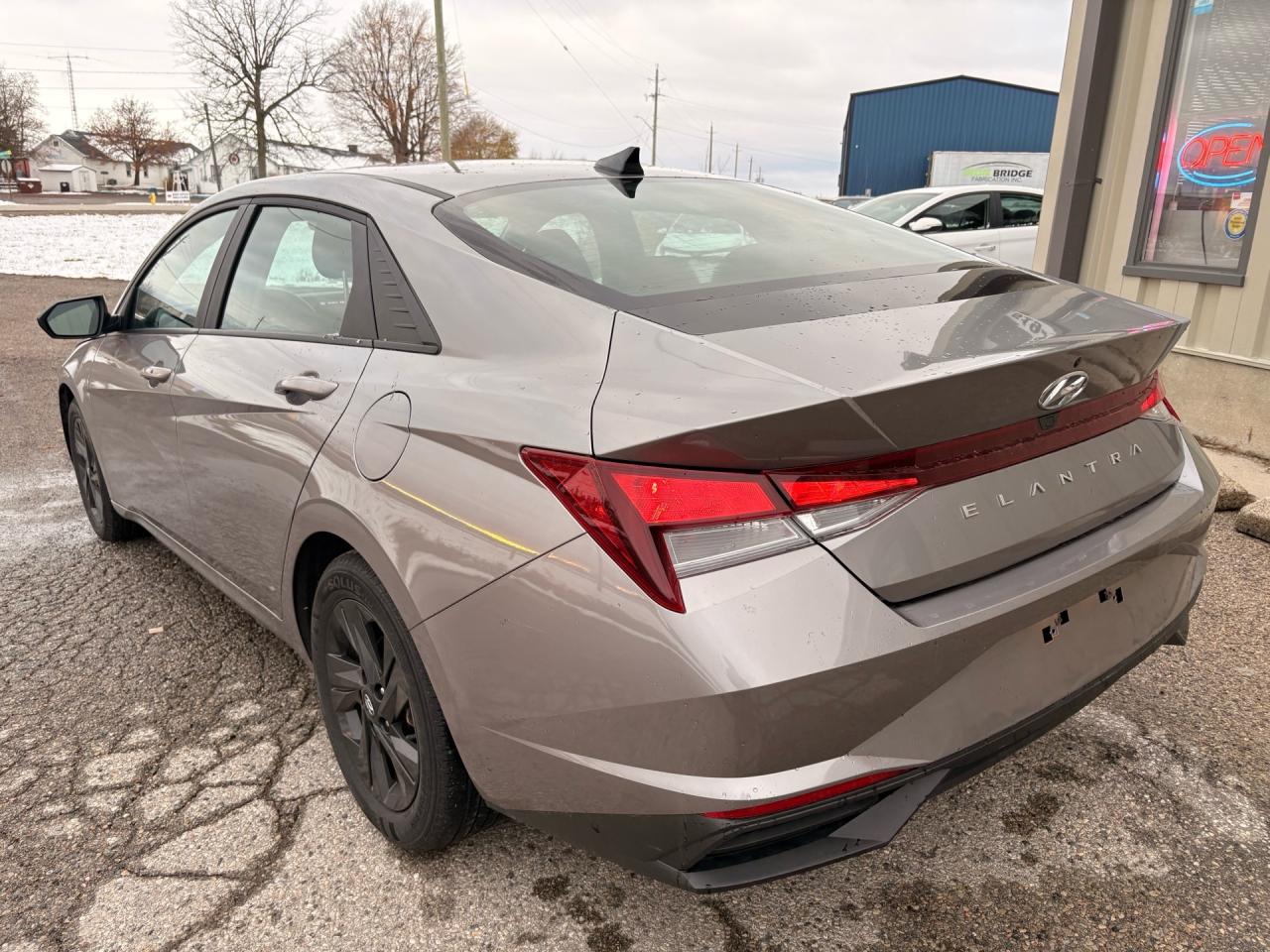 2023 Hyundai Elantra IVT, Apple Carplay, Valid Hyundai Warranty! Photo