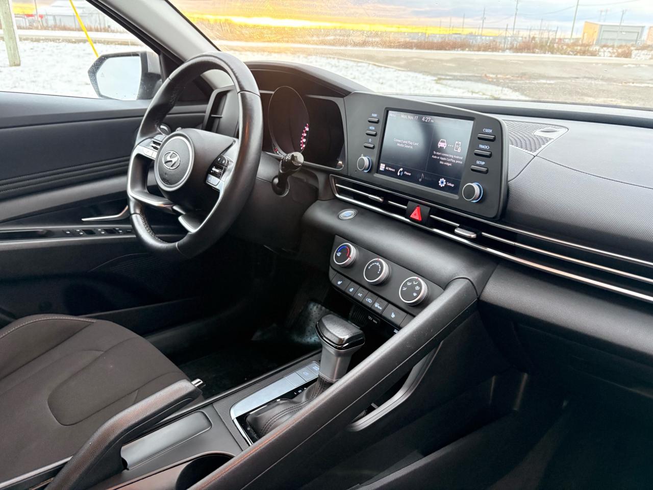 2023 Hyundai Elantra IVT, Apple Carplay, Valid Hyundai Warranty! Photo