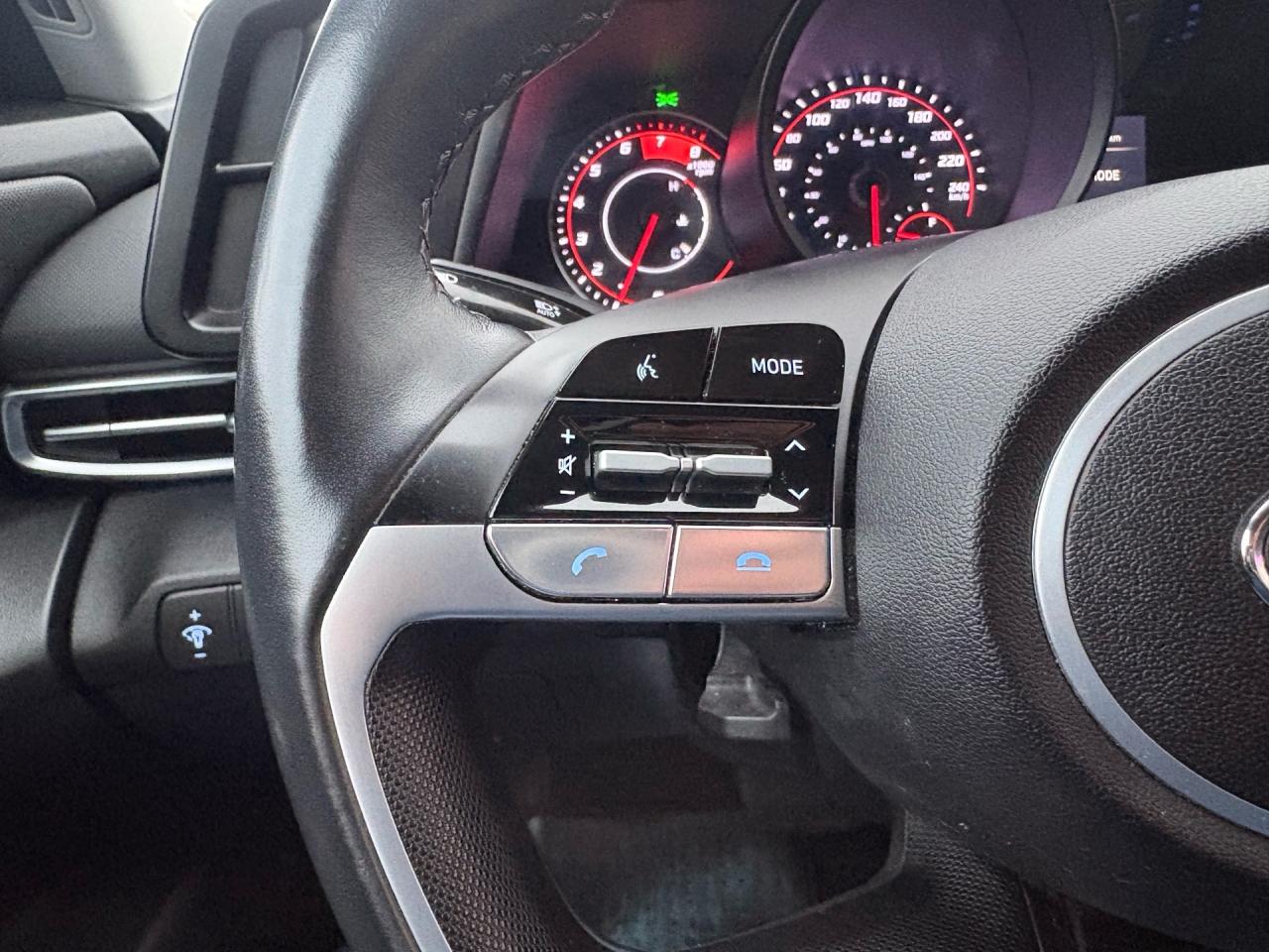 2023 Hyundai Elantra IVT, Apple Carplay, Valid Hyundai Warranty! Photo