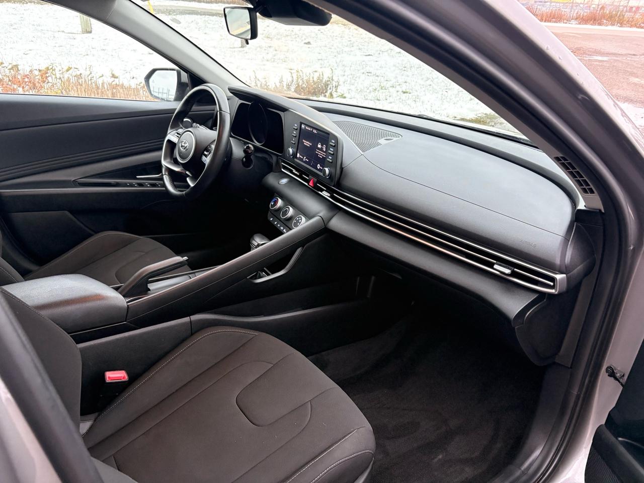 2023 Hyundai Elantra IVT, Apple Carplay, Valid Hyundai Warranty! Photo