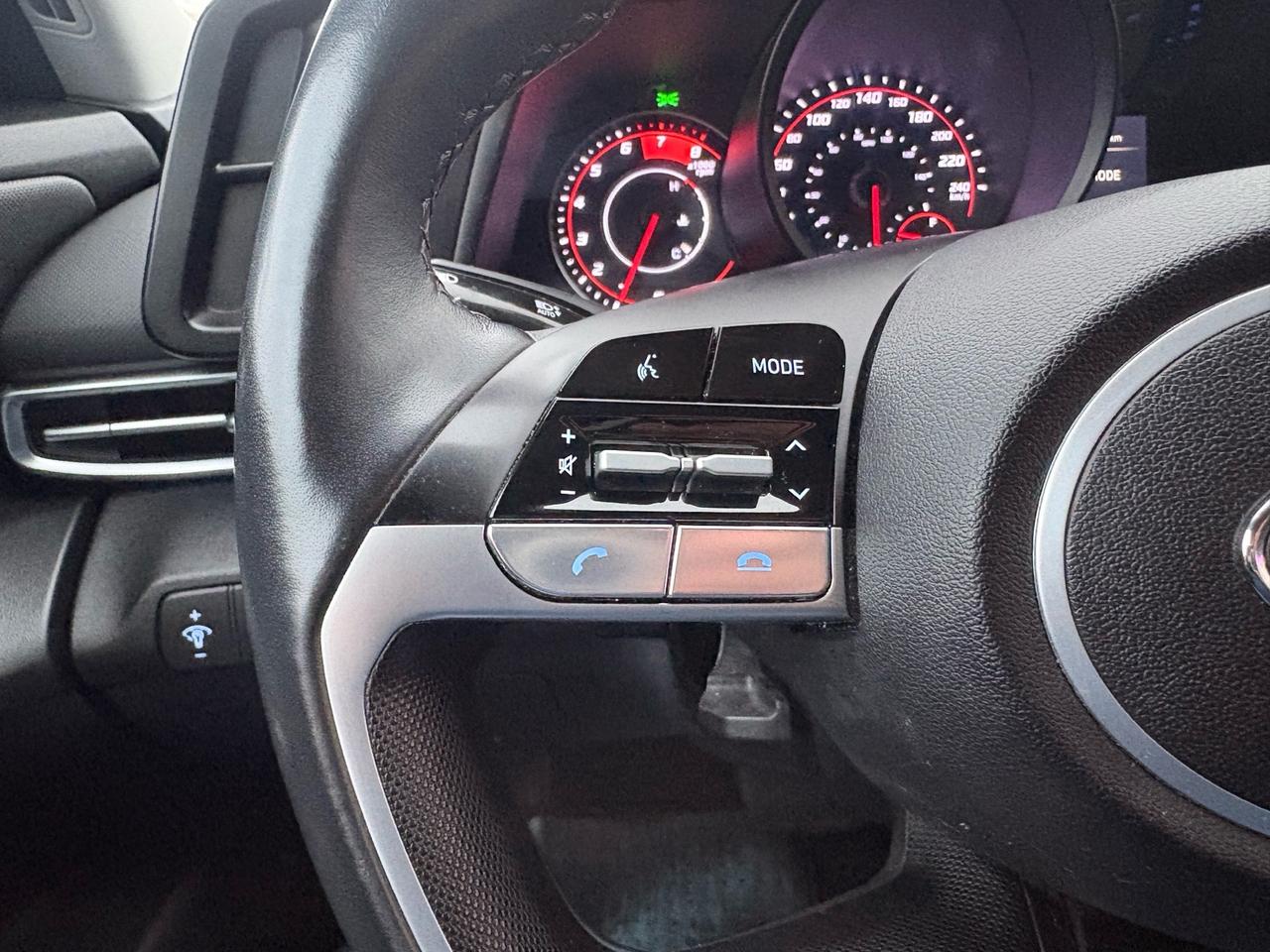 2023 Hyundai Elantra IVT, Apple Carplay, Valid Hyundai Warranty! Photo