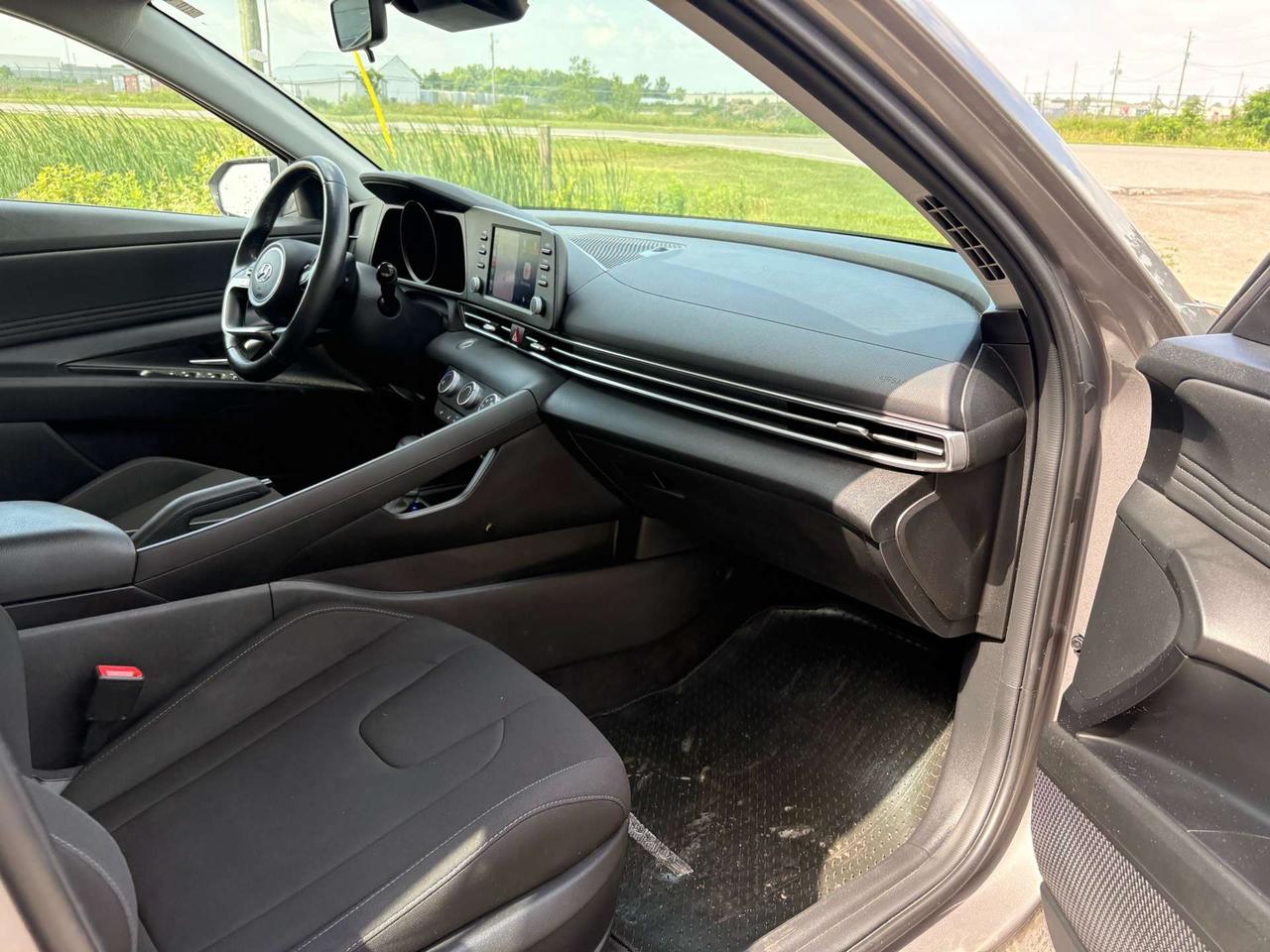 2023 Hyundai Elantra IVT, Apple Carplay, Valid Hyundai Warranty! Photo