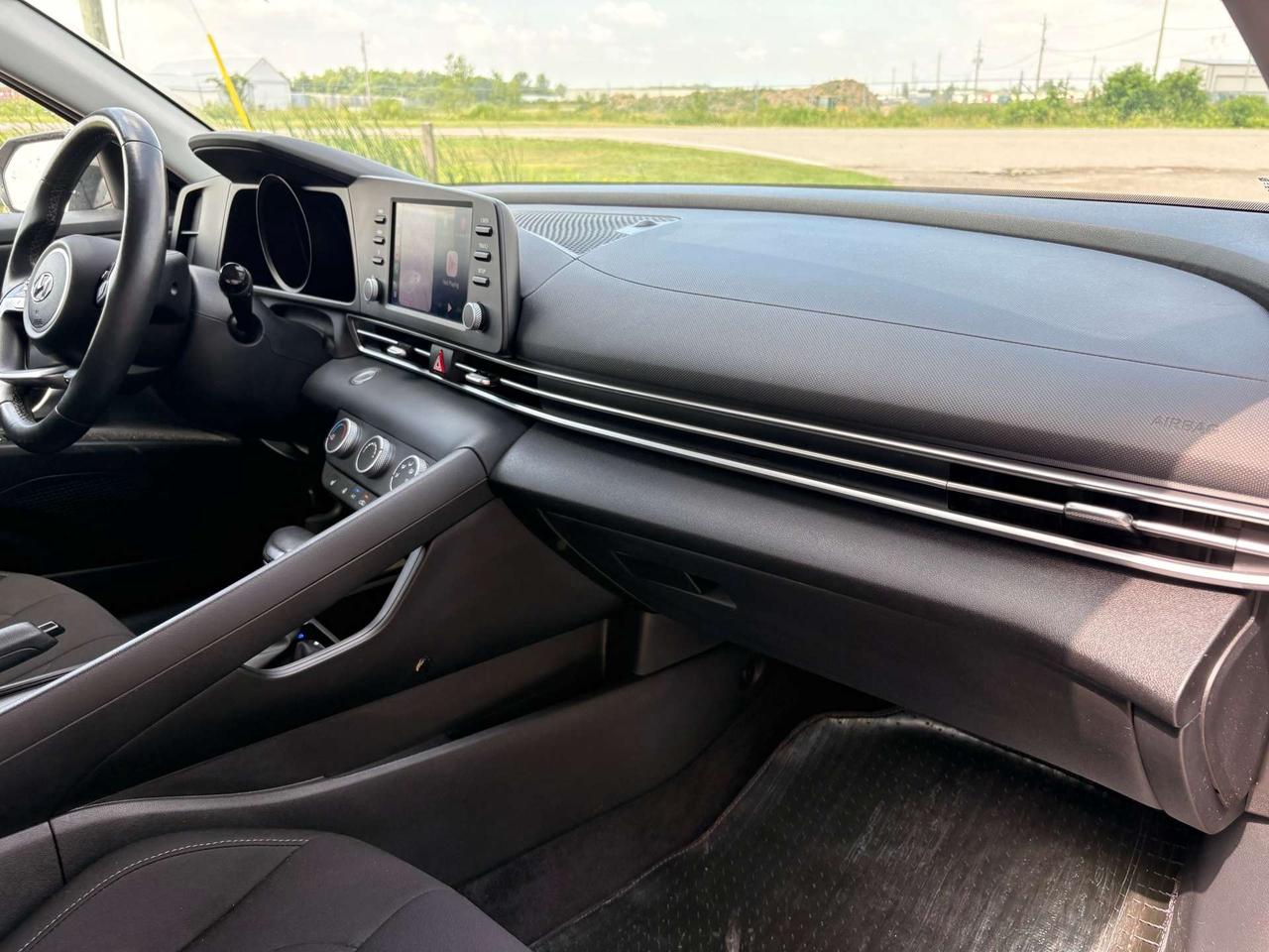 2023 Hyundai Elantra IVT, Apple Carplay, Valid Hyundai Warranty! Photo
