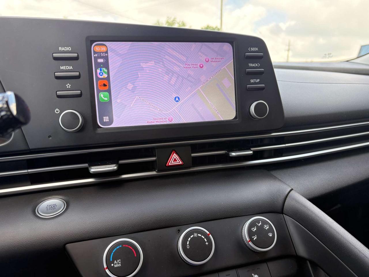 2023 Hyundai Elantra IVT, Apple Carplay, Valid Hyundai Warranty! Photo