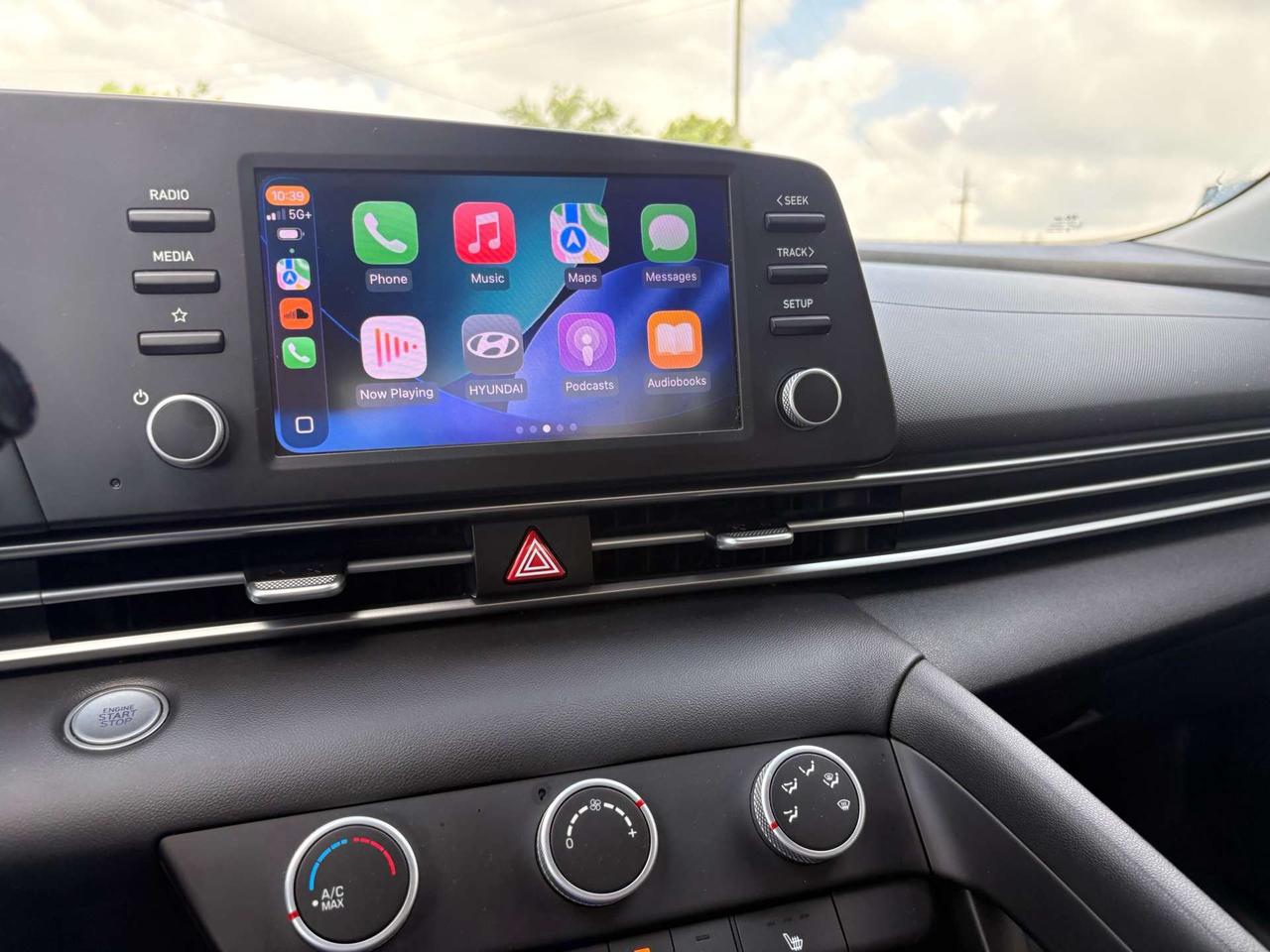 2023 Hyundai Elantra IVT, Apple Carplay, Valid Hyundai Warranty! Photo