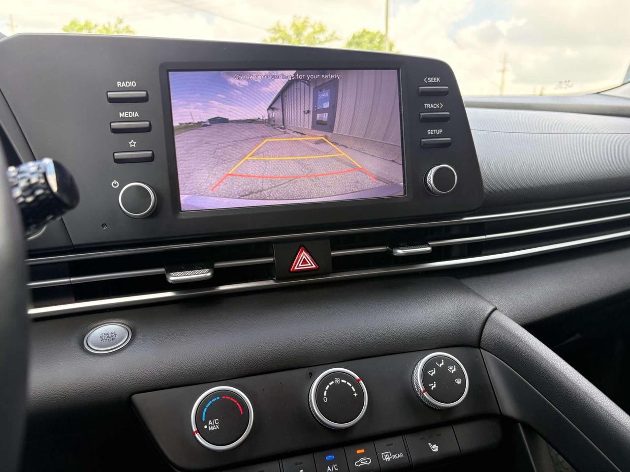 2023 Hyundai Elantra IVT, Apple Carplay, Valid Hyundai Warranty! Photo