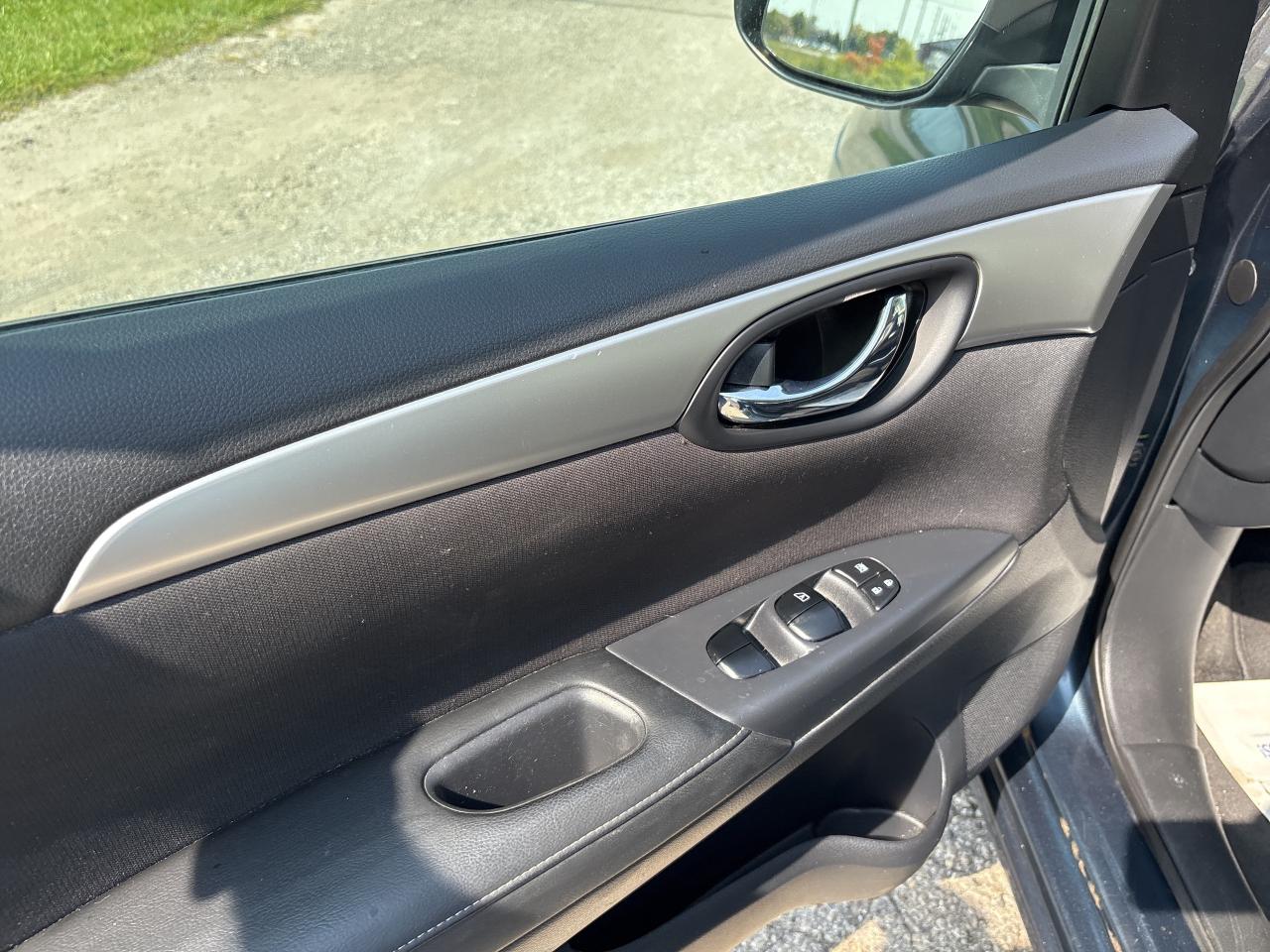 2017 Nissan Sentra 4dr Sdn Man S Photo