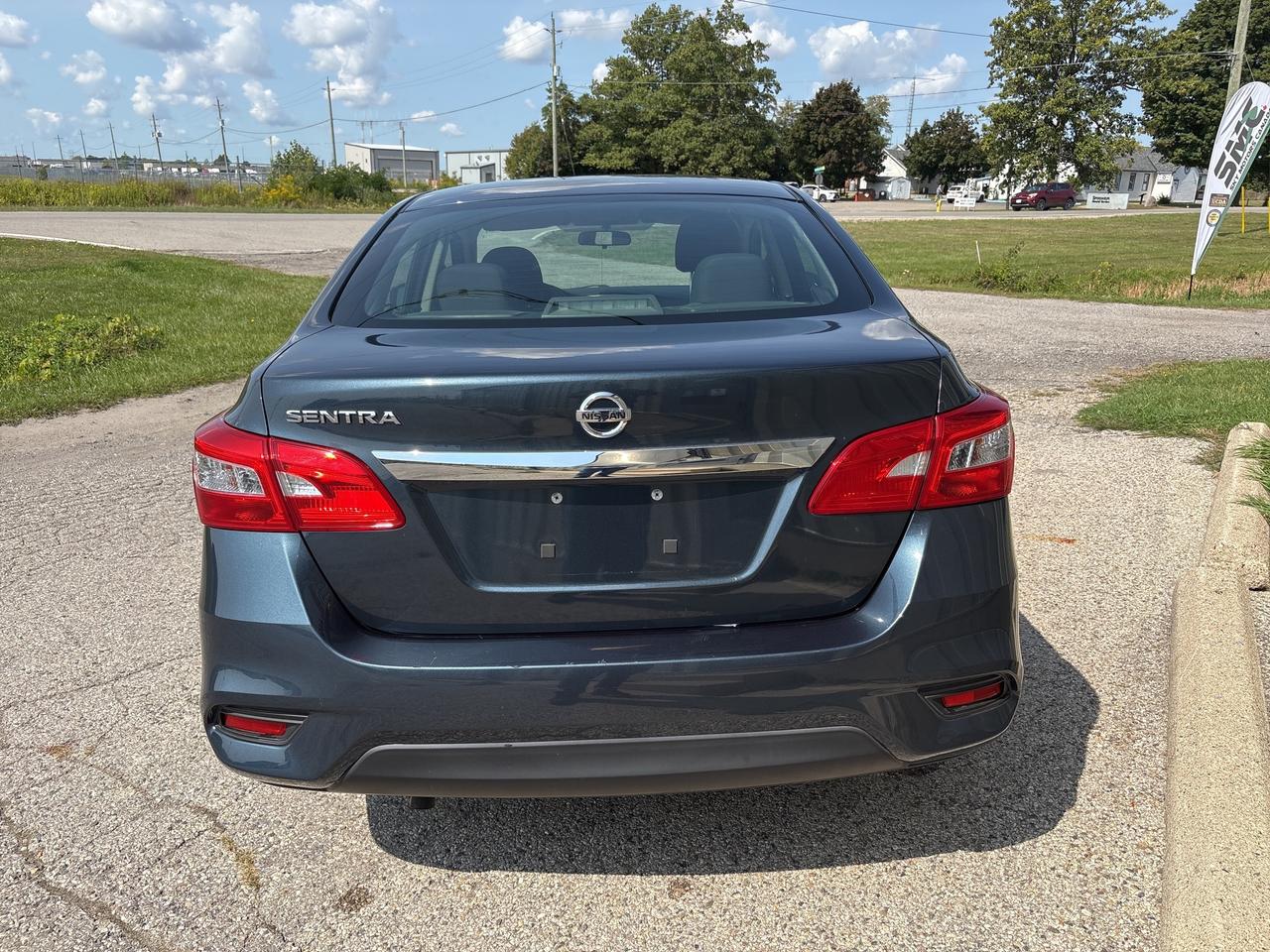 2017 Nissan Sentra 4dr Sdn Auto S Photo4