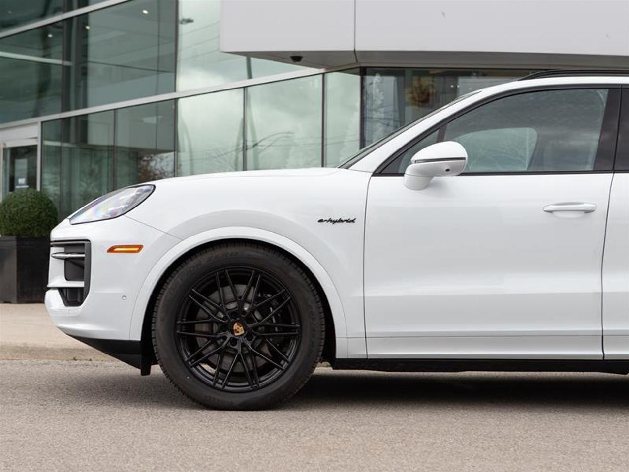 2024 Porsche Cayenne S e-Hybrid AWD Photo