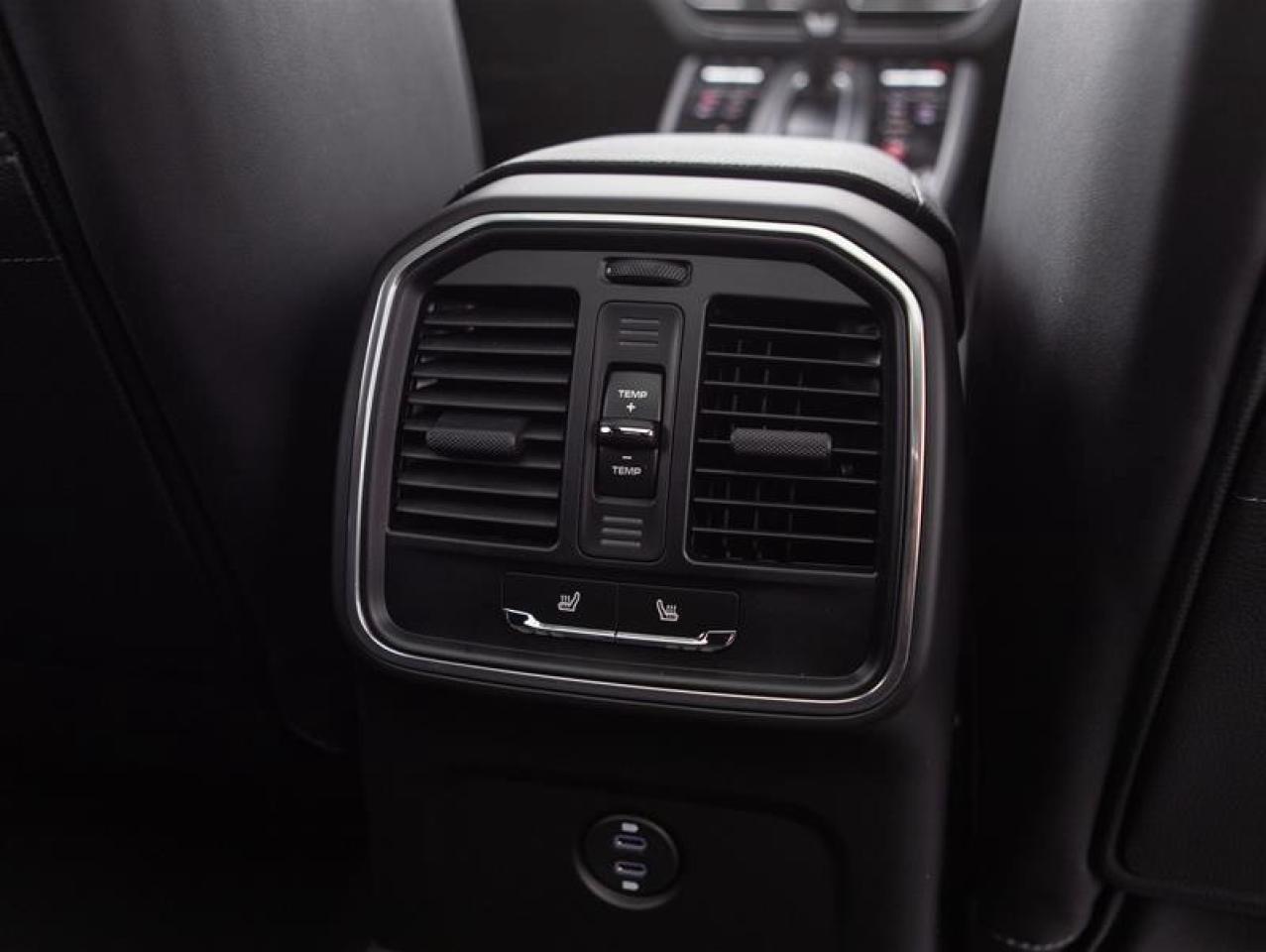 2025 Porsche Macan S AWD Photo