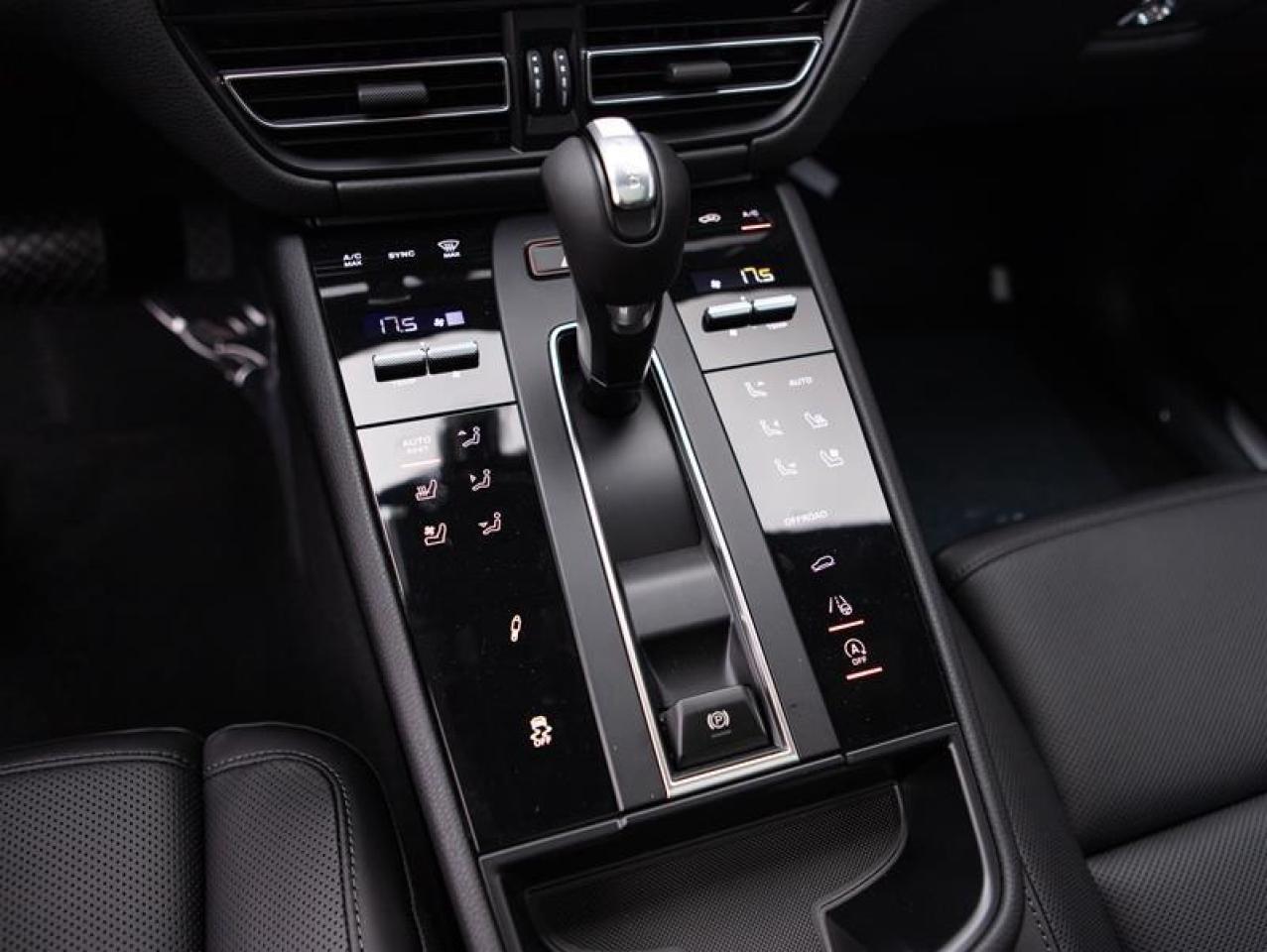 2025 Porsche Macan S AWD Photo