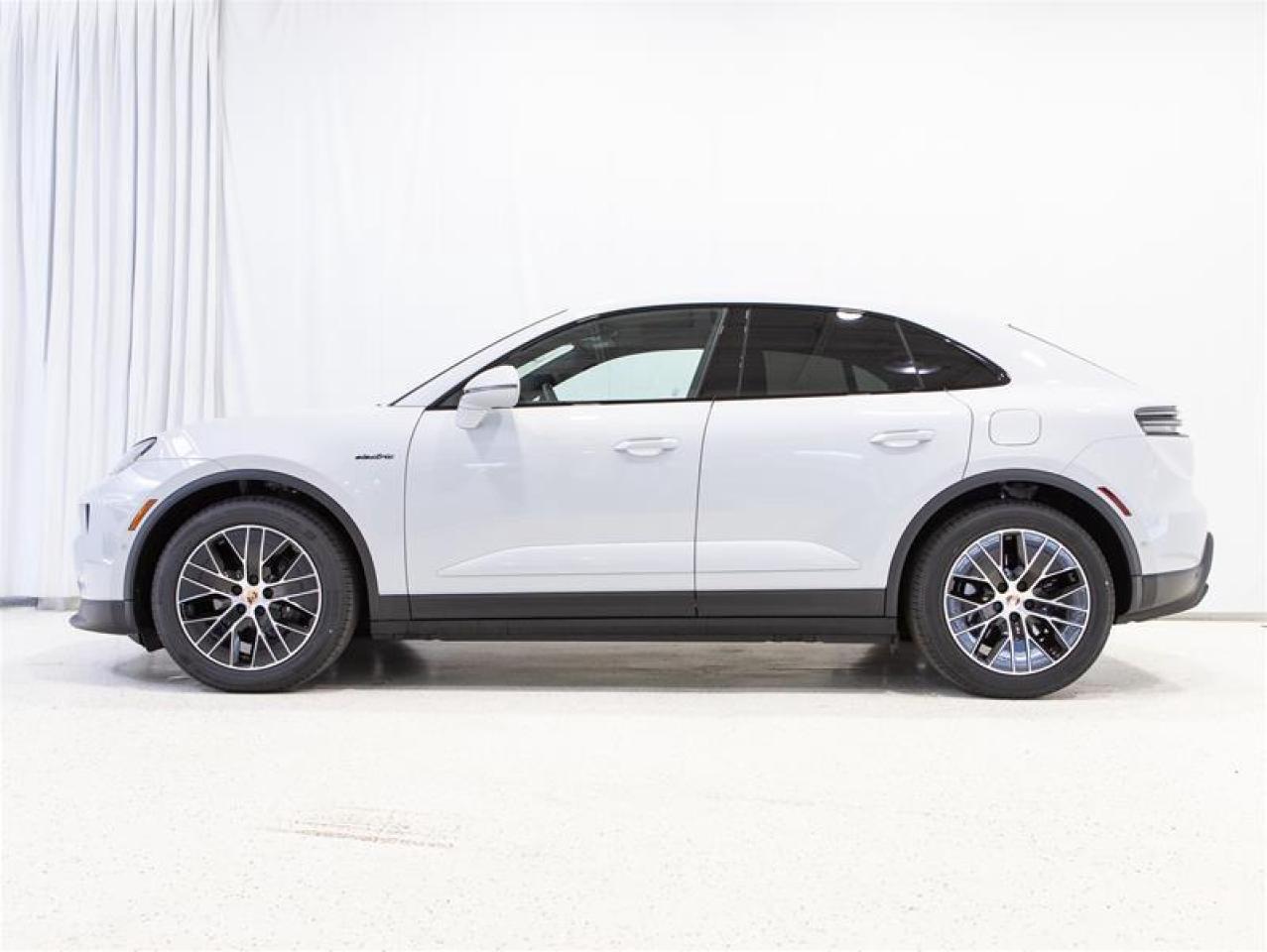 2025 Porsche Macan Electric 4 AWD Photo