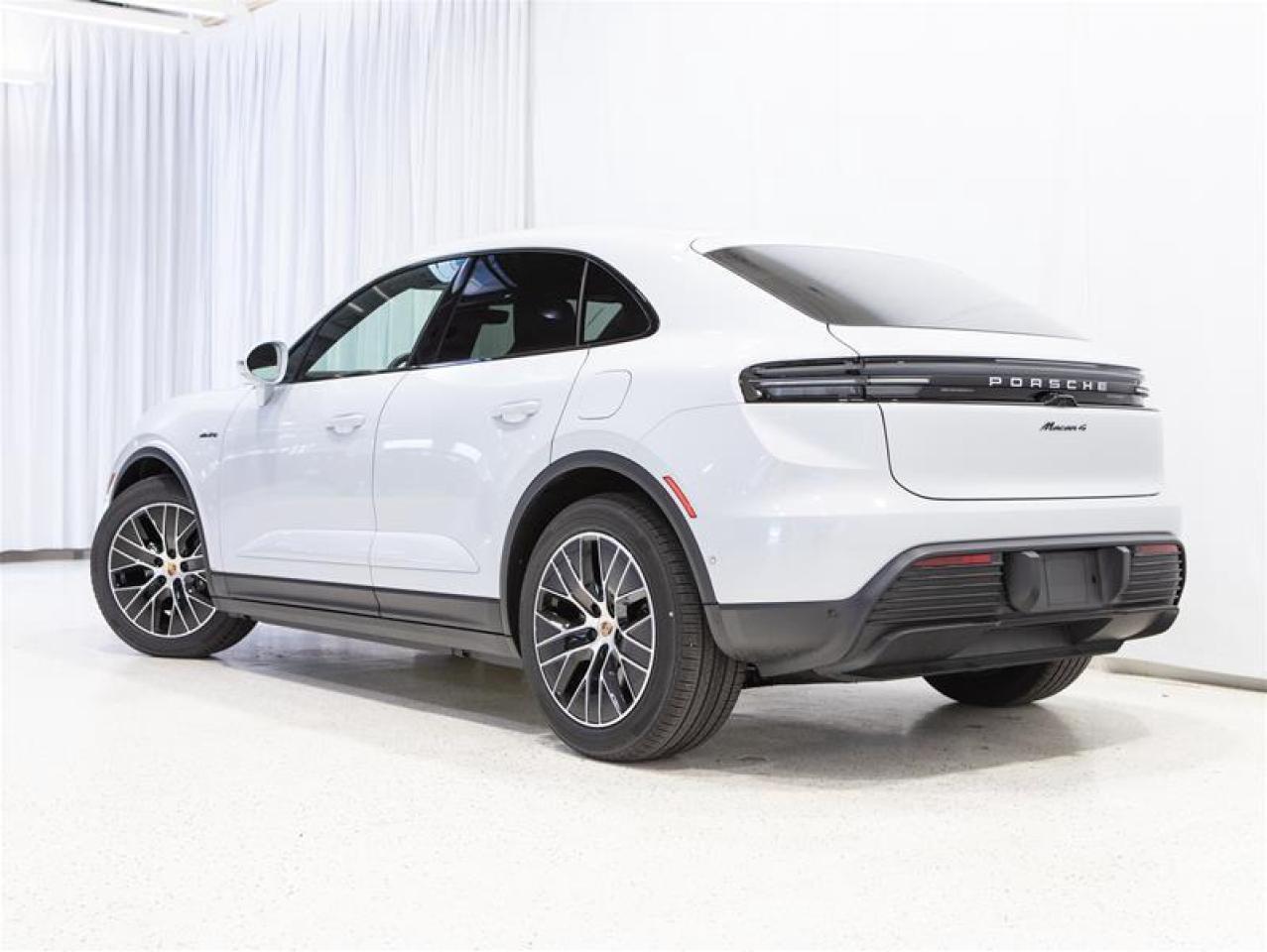 2025 Porsche Macan Electric 4 AWD Photo