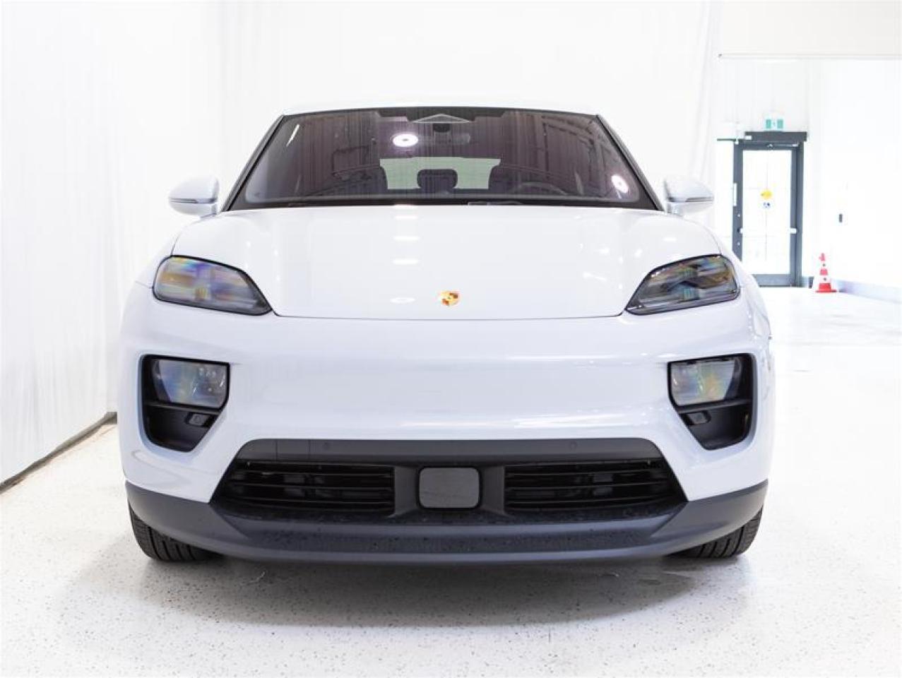 2025 Porsche Macan Electric 4 AWD Photo